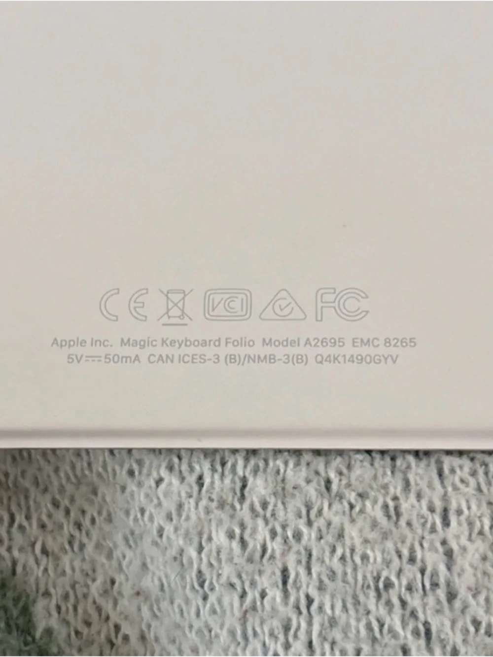 Apple iPad 16 with White magic Keyboard and Apple Pencil